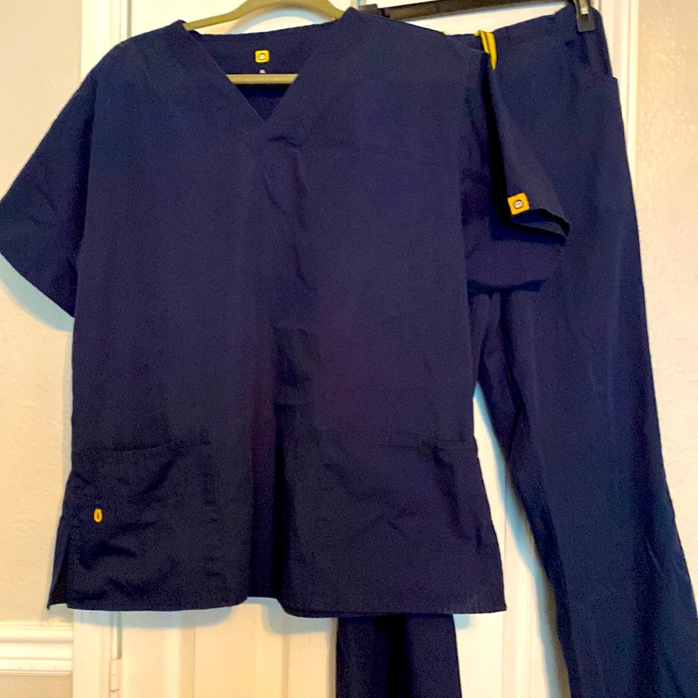 Scrub set Blue Large bottom and XL top good condition no tears or stains